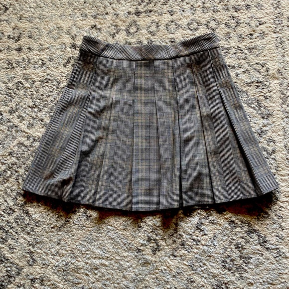 Sunday Best Dresses & Skirts - Artizia size 4 skirt pleaded white black with tan undertones lightly worn